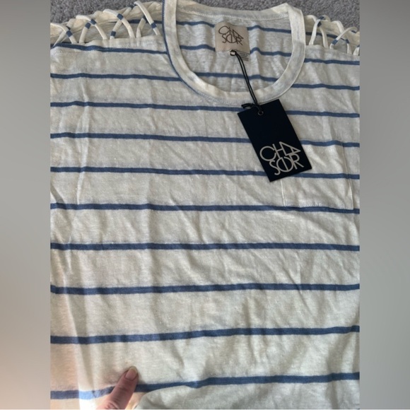 Chaser - Linen Blend Strappy Shoulder Cap
Sleeve Top - Medium - Picture 6 of 8